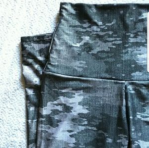 Emily Hsu camo leggings- Near new!